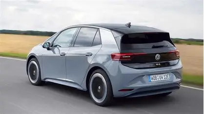 Volkswagen ID.3 Neo en color gris azulado, vista trasera